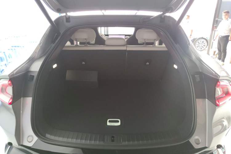 Used  YU7 2025 Ultra-Long Range All-Wheel Drive Pro Version
