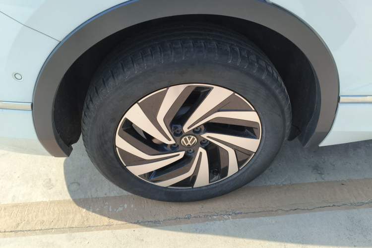 Used Volkswagen Tiguan L 2024 Outstanding Model 330TSI Automatic Two-Wheel Drive R-Line Dragon Glory Edition
