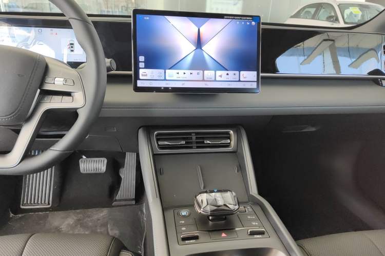 Used BYD Qin L 2025 DM-i Smart Drive 80KM Leading Model