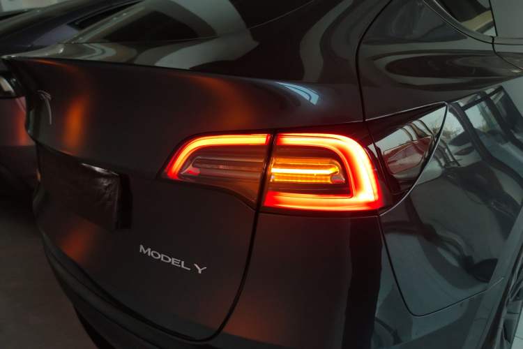 Used Tesla Model Y 2024 Long-Range All-Wheel-Drive Version
