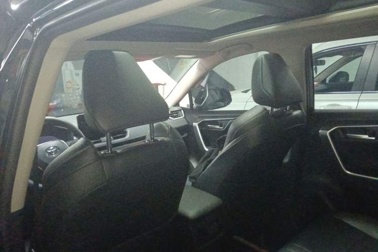 Used Toyota Wildlander 2023 2.0L CVT Two-Wheel Drive Luxury PLUS Edition
