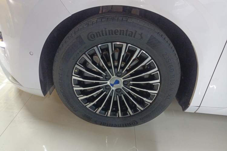 Used Denza D9 2022 EV 600 Four-Wheel Drive Flagship Model
