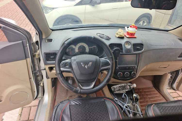Used Wuling Hongguang 2013 1.5L Luxury Model
