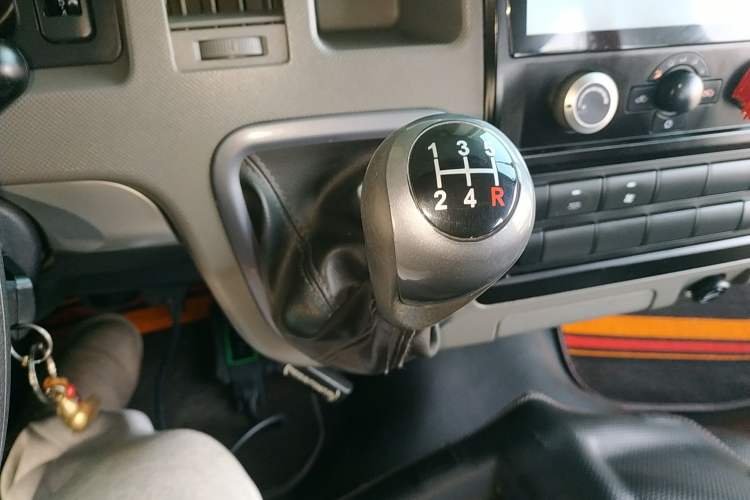 Used Foton Scenic G9 2021 2.4L Gasoline Commercial Version Long Wheelbase High Roof 9-Seater with Clear Window 4K22D4M