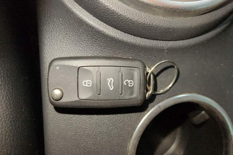 Used Volkswagen Beetle 2015 180TSI model
