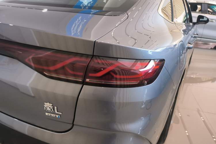 Used BYD Qin L 2025 DM-i Smart Drive 120KM Superior Model
