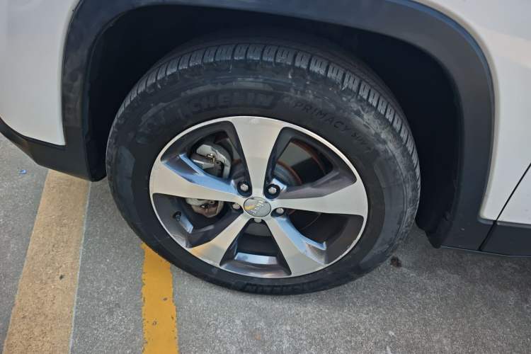 Used  Cherokee 2019 2.0T Four-Wheel Drive Explorer Edition China V
