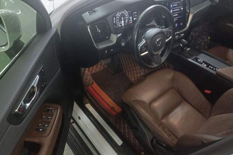 Used Volvo XC60 2021 T5 4x4 Smart Luxury Edition