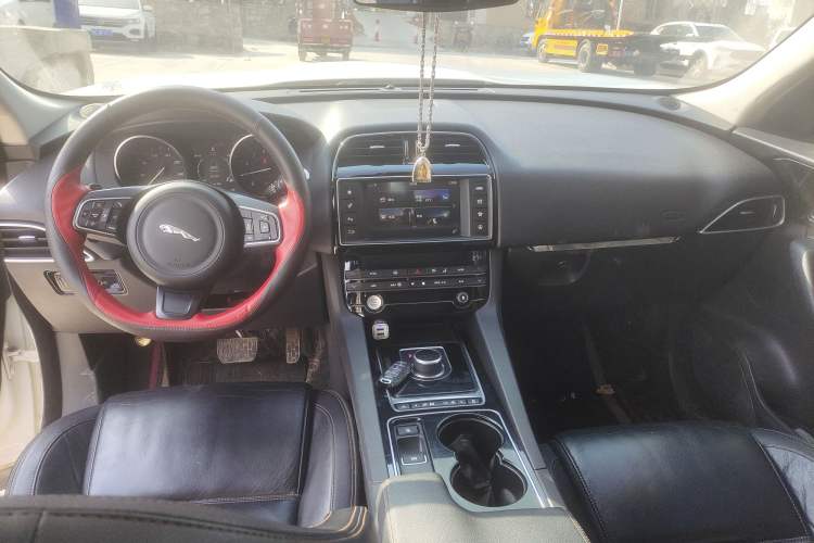 Used Jaguar F-PACE 2016 2.0T Two-Wheel Drive Urban Luxury Edition