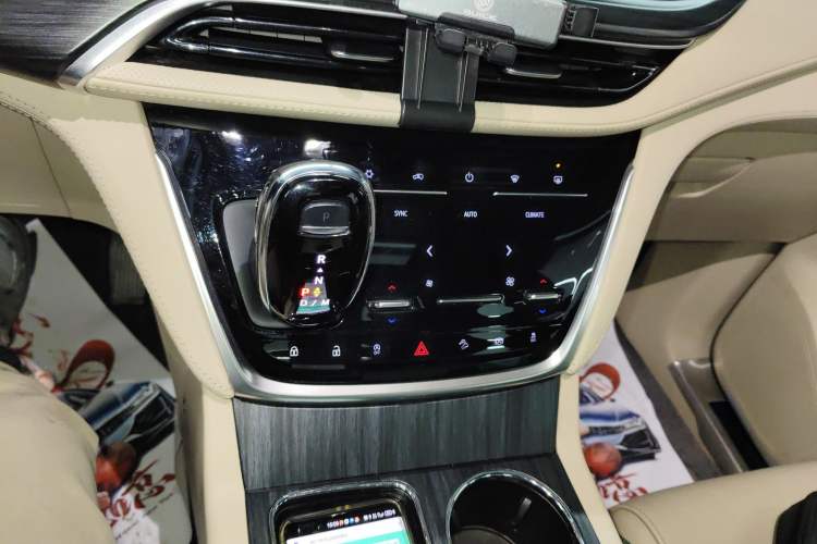 Used Buick GL8 2022 ES Land Cruiser 653T Luxury Model