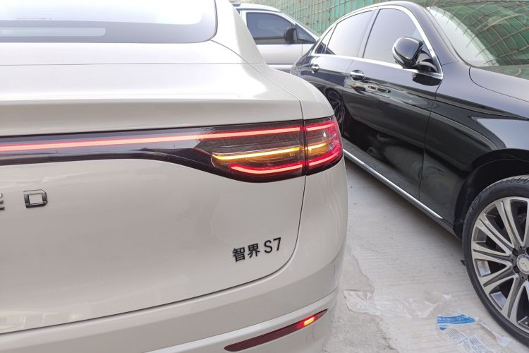 Used Hima Luxeed S7 2025 855 km Max
