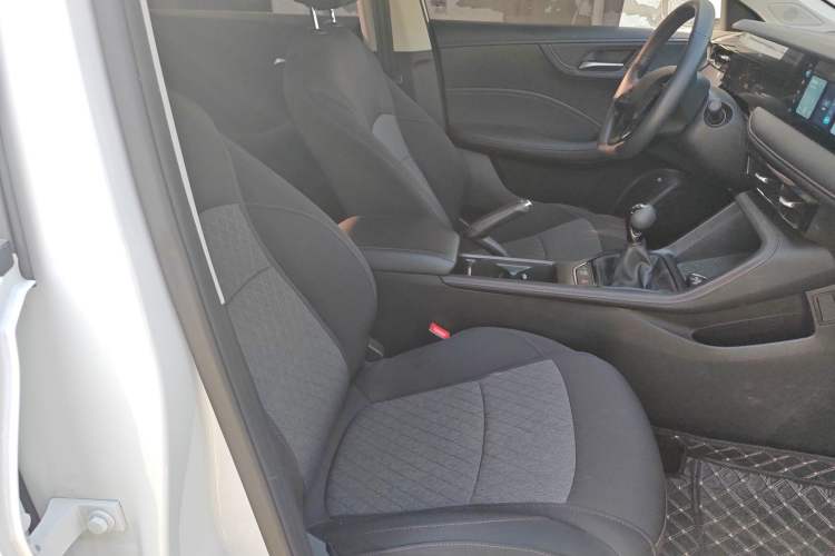 Used Roewe i5 2023 1.5L Manual Comfort Edition
