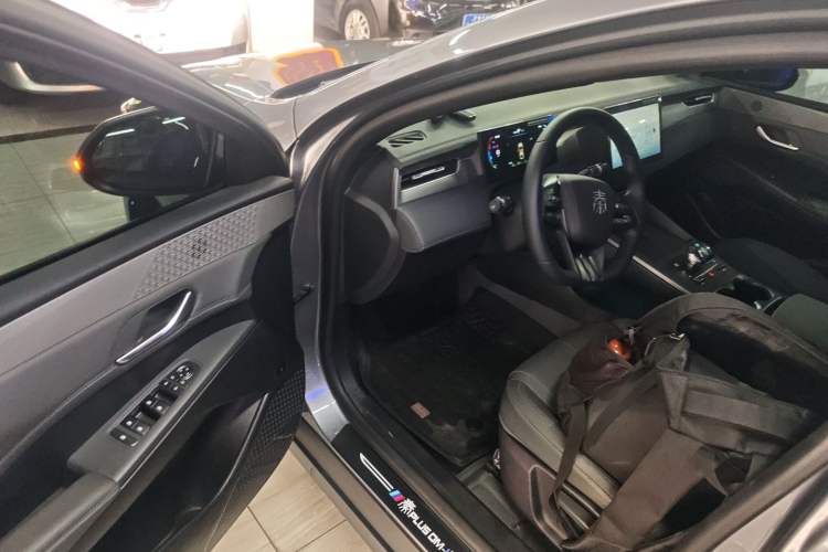 Used BYD Qin PLUS 2025 DM-i Smart Drive 55KM Leading Model
