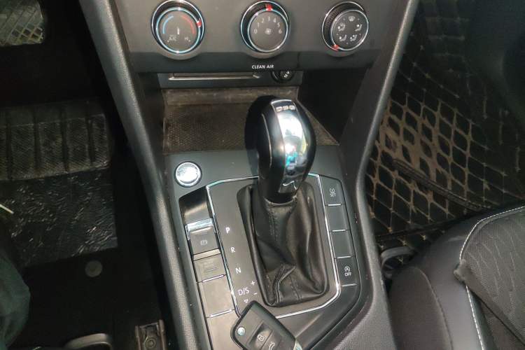 Used Volkswagen Tiguan L 2019 330TSI Automatic Two-Wheel Drive Luxury Edition China V Standard
