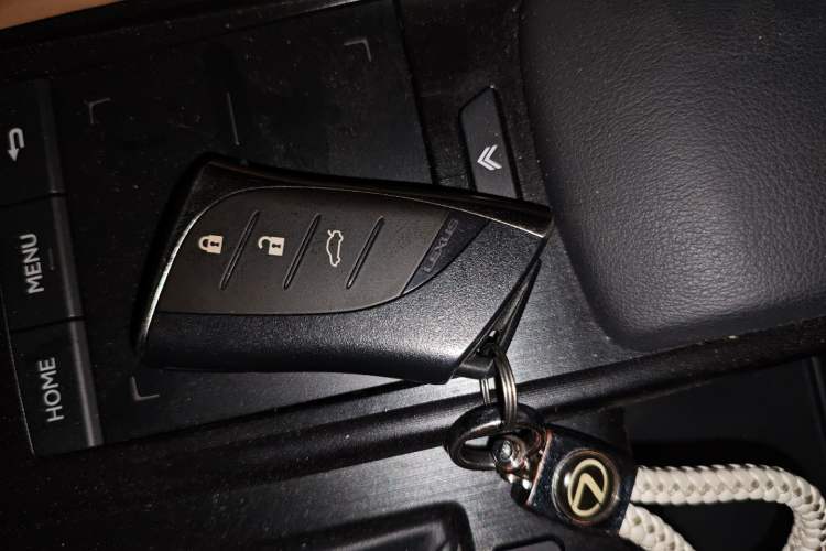 Used Lexus ES 2020 300h Premier Edition
