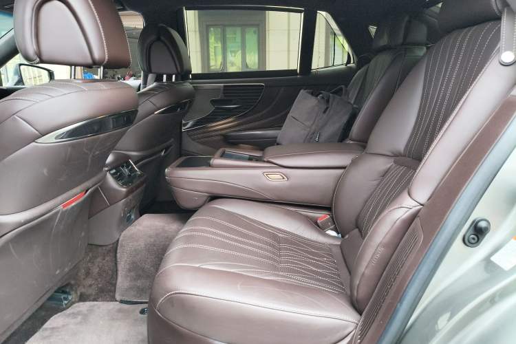 Used Lexus LS 2020 500h Luxury Edition China VI Standard
