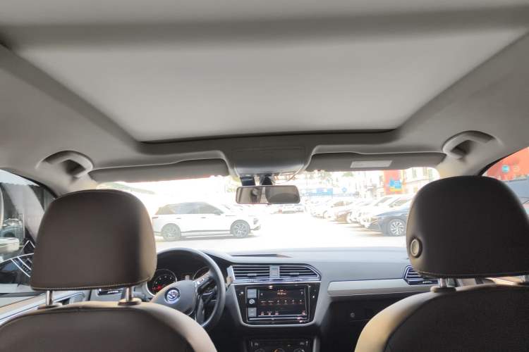 Used Volkswagen Tiguan L 2019 330TSI Automatic Two-Wheel Drive Panoramic Comfort Edition China VI Standard
