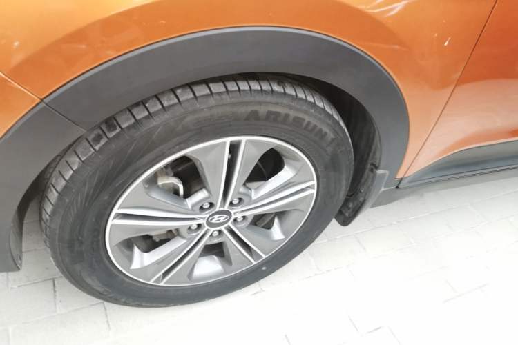 Used Hyundai ix25 2015 1.6L Automatic Two-Wheel-Drive Deluxe DLX Model
