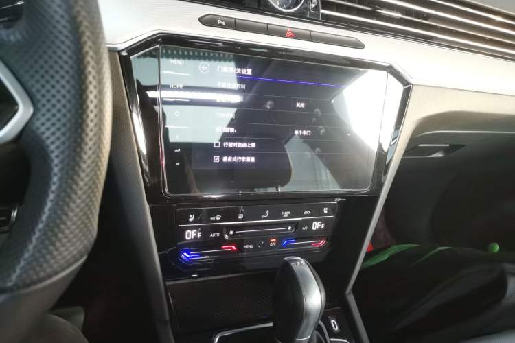 Used Volkswagen Magotan 2024 2 Million Units Zhongxiang Version 330TSI DSG Luxury Edition
