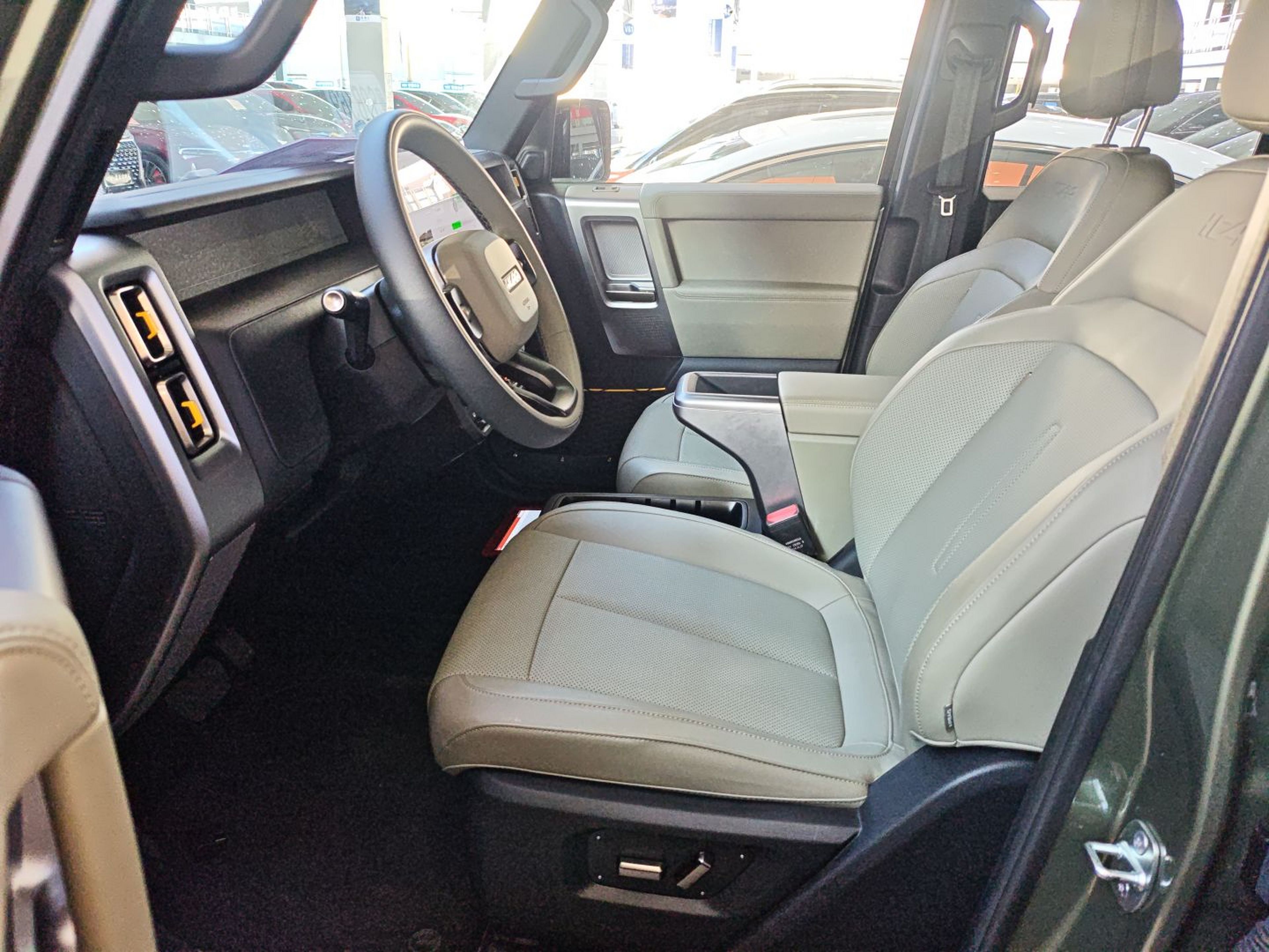 Переднее сиденье в автомобиле