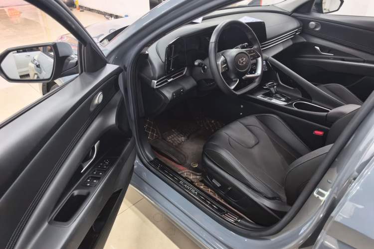 Used Hyundai Elantra 2022 1.5L CVT LUX Prestige Edition
