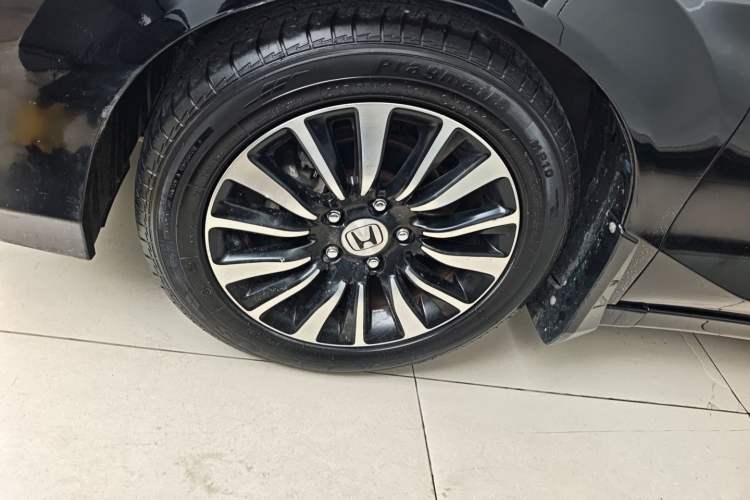 Used Honda Crider 2013 1.8L automatic luxury edition
