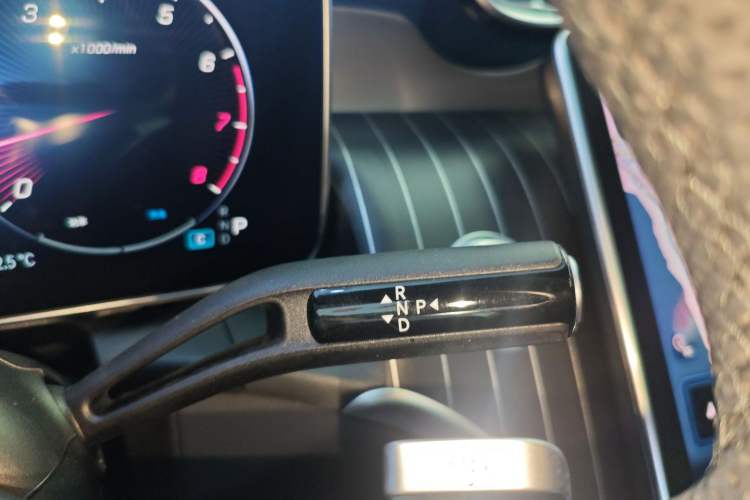 Used Mercedes-Benz GLC 2023 Facelift GLC 260 L 4MATIC Luxury Version 7-Seater
