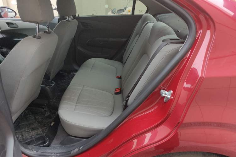 Used Chevrolet Aveo Sonic 2014 Sedan 1.4SL AT Stylish Sunroof Edition