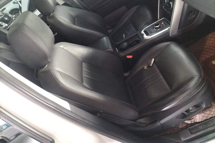 Used Land Rover Discovery Sport 2019 240 PS SE Version China VI Standard
