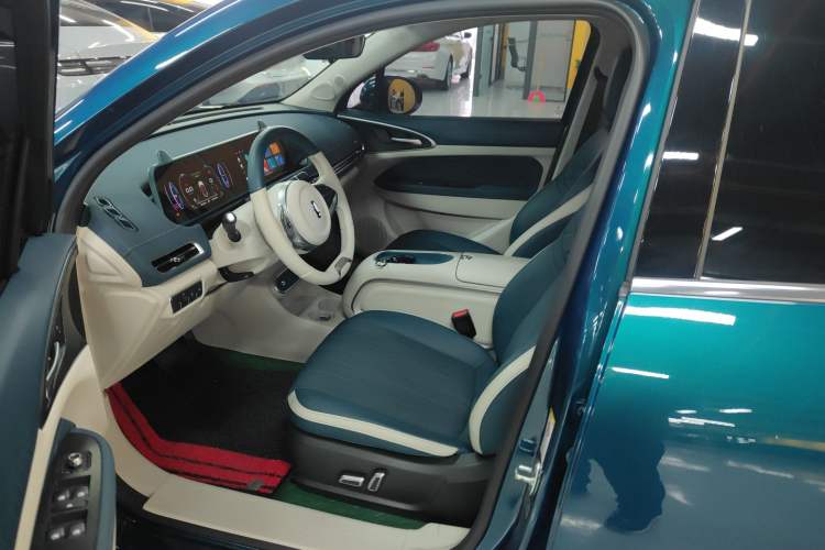 Used ORA Good Cat 2023 401 km Standard Range Luxury Version Lithium Iron Phosphate
