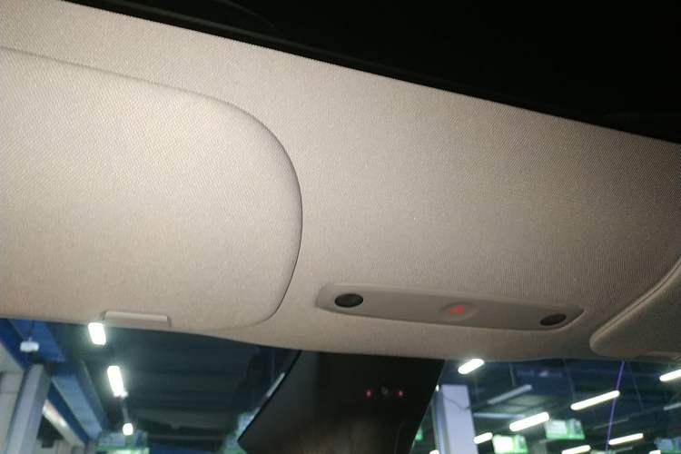 Used Tesla Model Y 2025 Rear-Wheel-Drive Version
