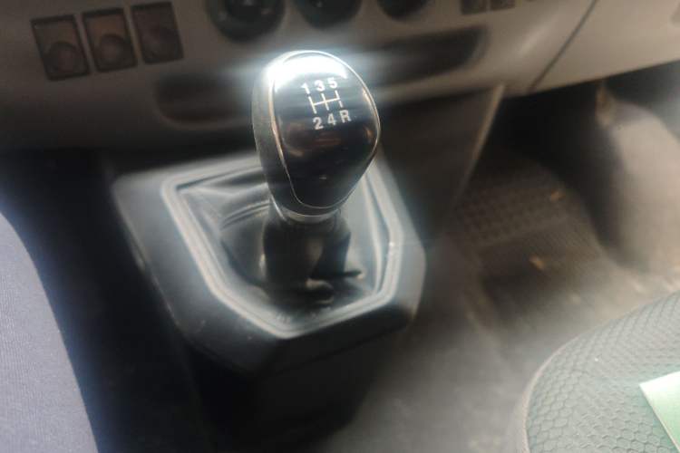 Used JMC Transit 2019 2.8T Commercial Version Short Wheelbase Mid-Roof 6-Seater China VI JX493