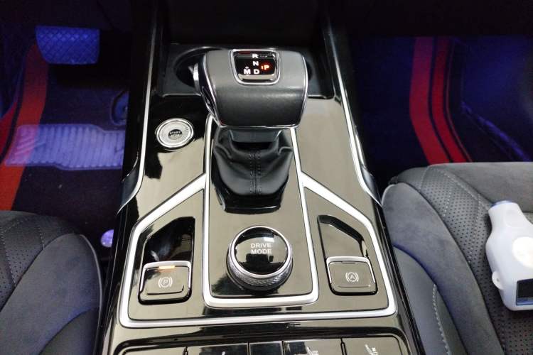 Used Hongqi HS5 2022 Facelifted Version 2.0T Smart Connect Flagship All-Wheel-Drive Edition
