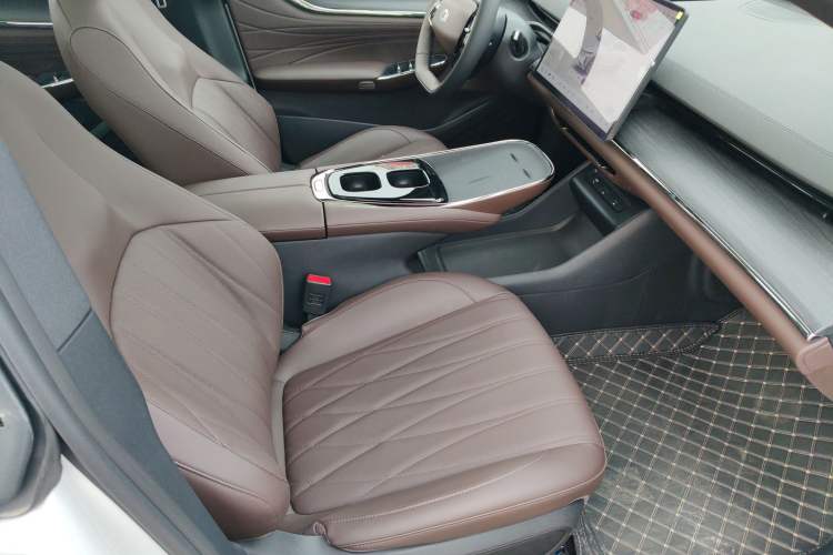 Used  A07 2025 Blue Whale Range-Extending Version 230 Flagship Model
