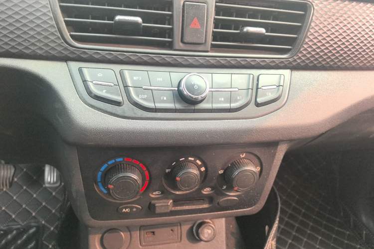 Used Dongfeng Fengon 330 2018 1.5L 330S Premium Edition DK15
