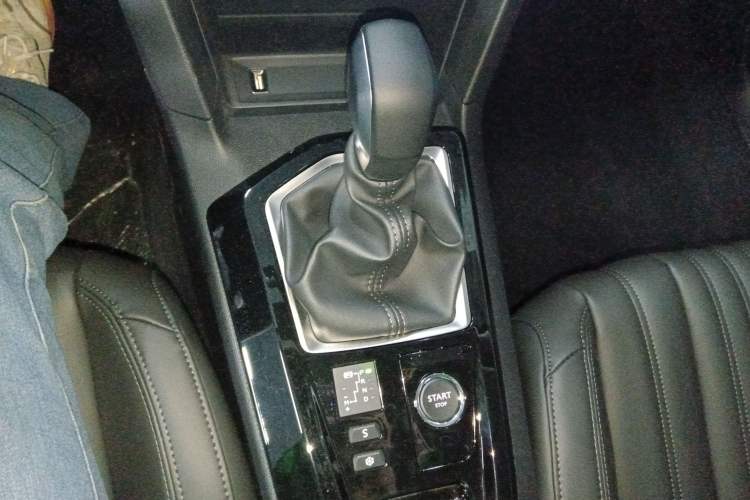 Used Peugeot 408 2022 1.6T Light-Chasing Edition
