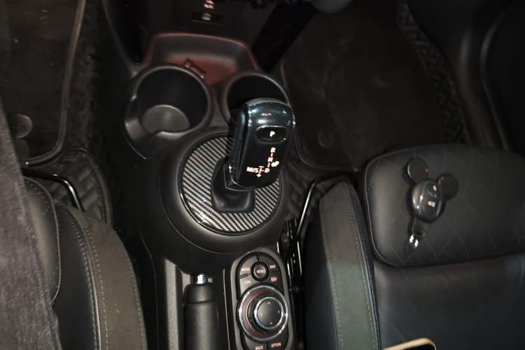 Used MINI MINI 2023 2.0T COOPER S Artist