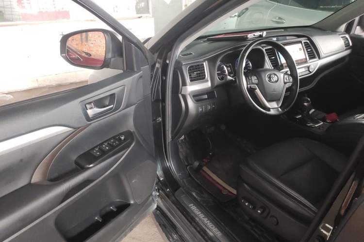 Used Toyota Highlander 2018 2.0T Four-Wheel Drive Luxury Version 7 Seats China VI Standard
