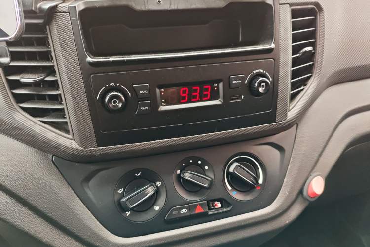 Used Wuling Hongguang V 2019 1.5L Base Version China VI LAR