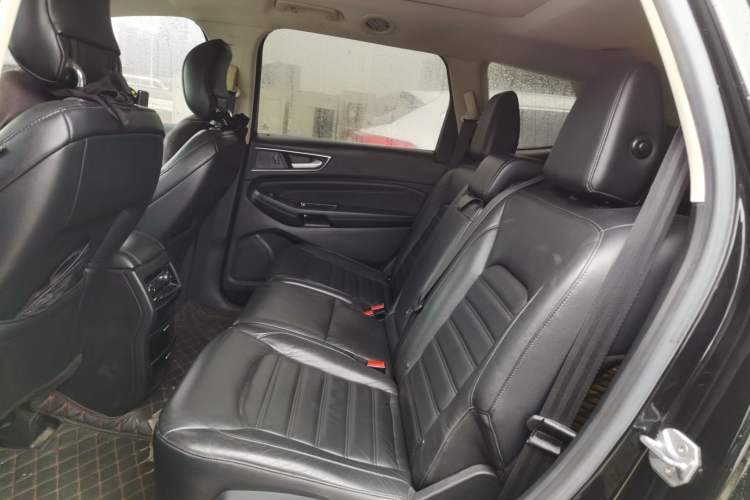 Used Ford Edge 2015 2.0T GTDi Two-Wheel-Drive High-Line Version