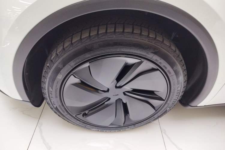 Used Tesla Model Y 2025 Rear-Wheel-Drive Version
