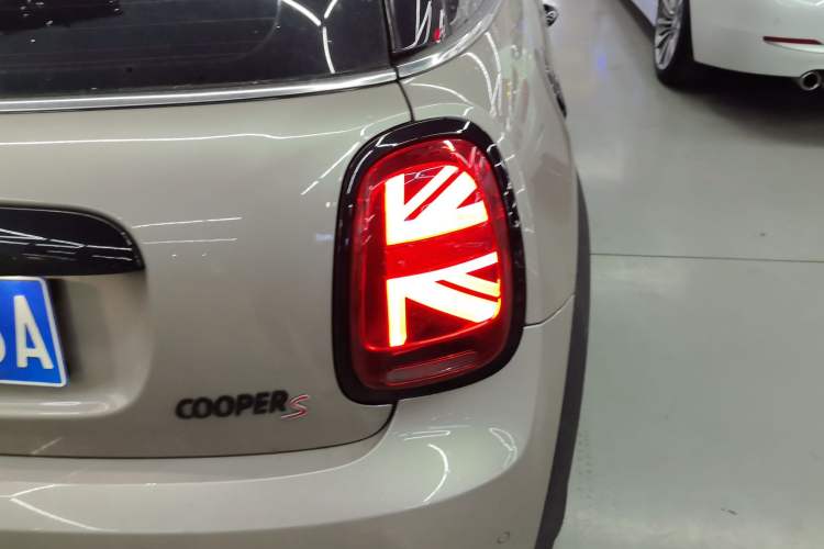 Used MINI MINI 2023 Updated 2.0T COOPER S Artist
