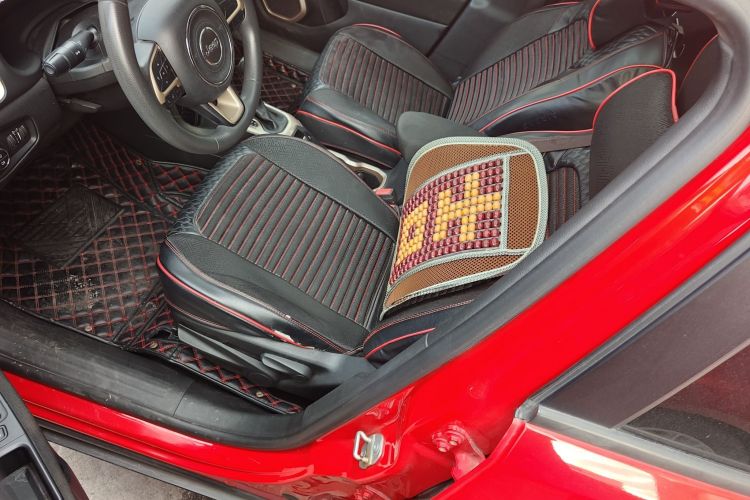 Used  Renegade 2018 Connected Large Screen Version 180T Automatic High-Energy Edition
