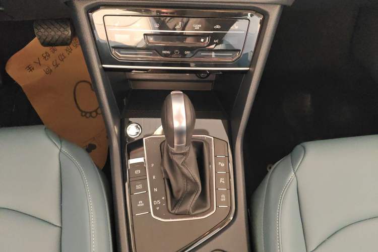 Used Volkswagen Tharu 2024 300TSI Two-Wheel-Drive Moon Luxury Edition
