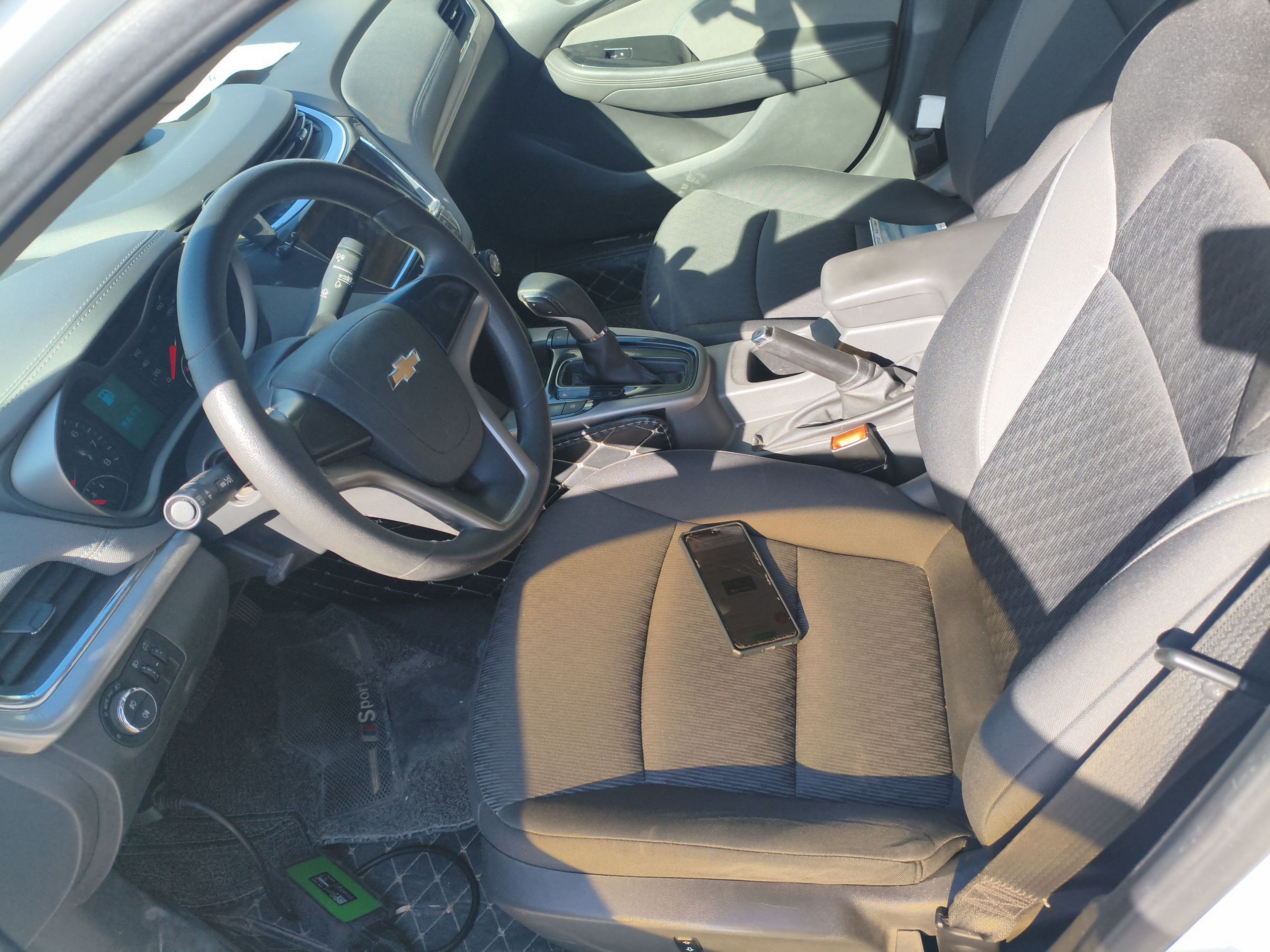 Переднее сиденье в автомобиле