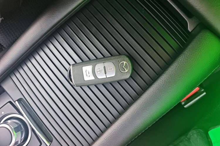 Used Mazda Mazda 3 Axela 2017 Sedan 1.5L Automatic Luxury Model Emission Standard China V
