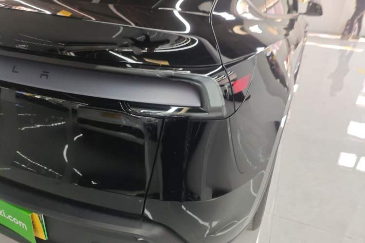 Used Tesla Model Y 2025 Long-Range All-Wheel-Drive Version
