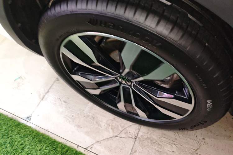 Used Volkswagen Tiguan L 2024 330TSI Automatic Two-Wheel Drive R-Line Enhanced Edition
