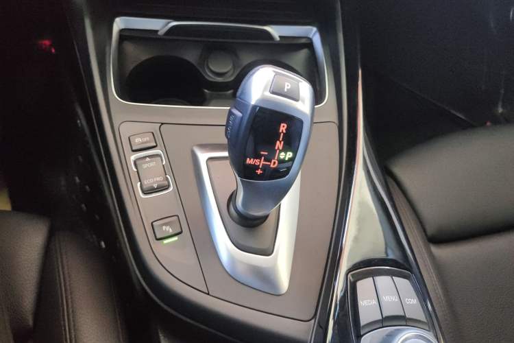 Used BMW 2 Series 2018 220i Convertible Coupe Sports Design Package
