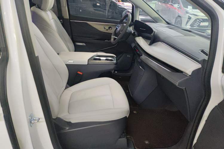 Used Buick GL8 2025 Lu Zun Deluxe Edition